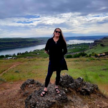 jen on rocks with a view