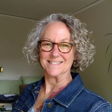 Brenda Kinoshita is LifeWorks NW's Individual Giving Officer.
